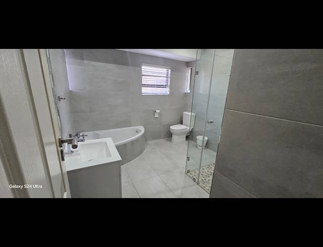 4 BEDROOM HOUSE TO LET IN MEER EN SEE